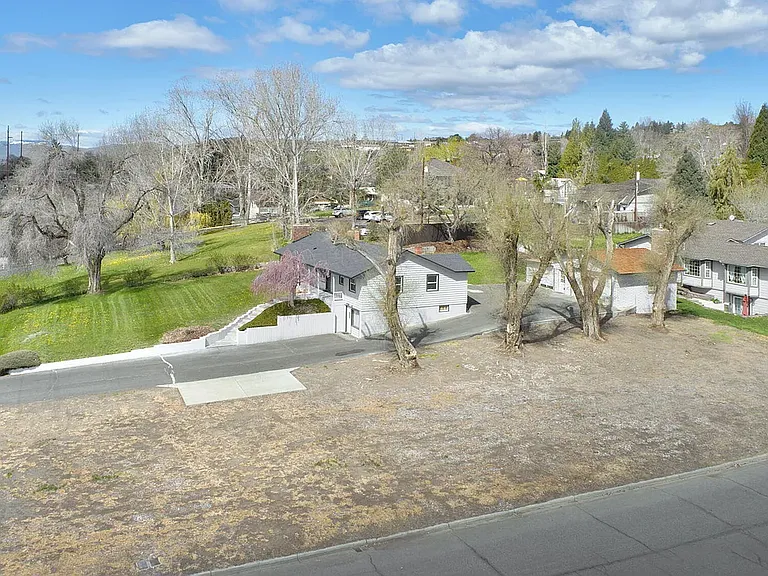 6315 Summitview Ave — Photo 5