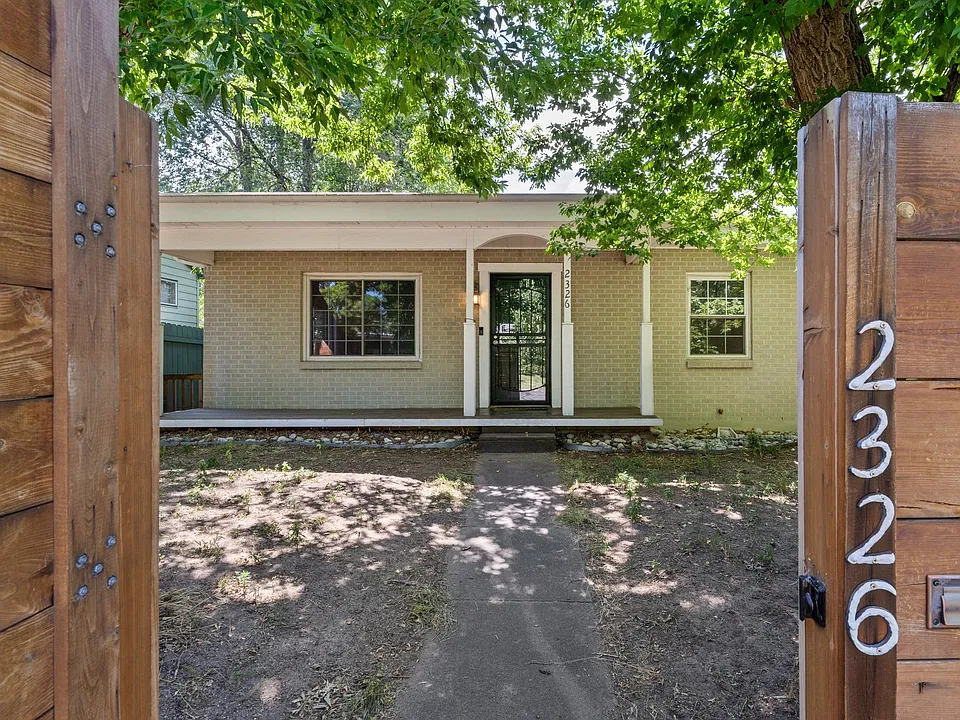 2326 N Meade Ave