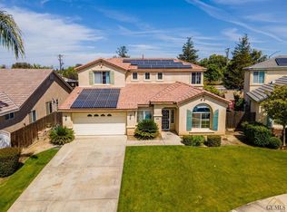18 Emerald Isle Way, Bakersfield, CA 93314