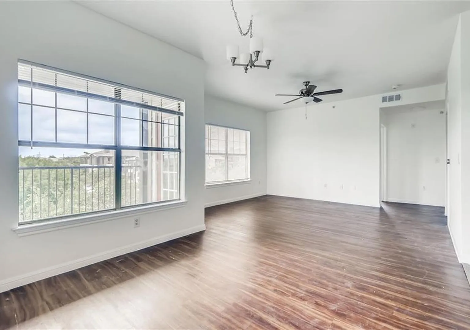 2320 Gracy Farms Lane, Unit 835 — Photo 4