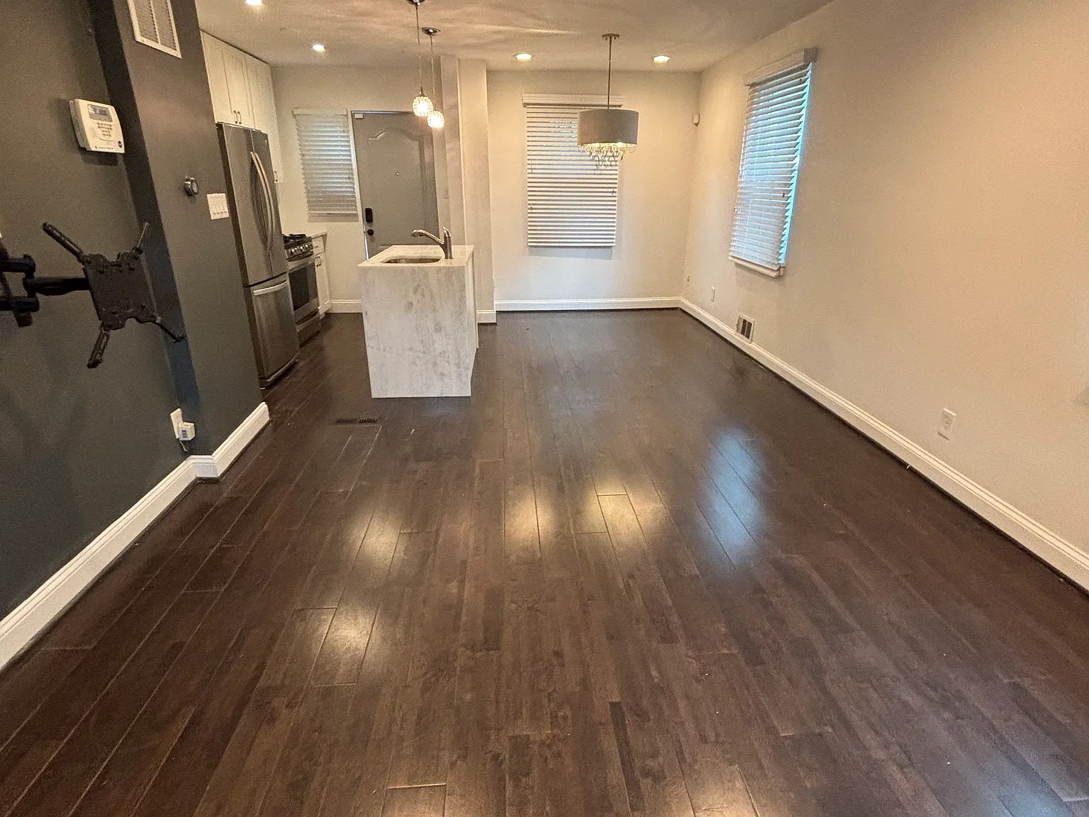 2 bed, 1150 sqft, $2,750 — Photo 2