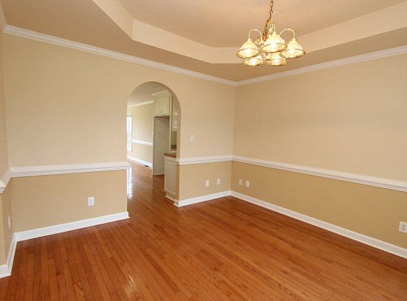 4th image of 100 Laurel Dr