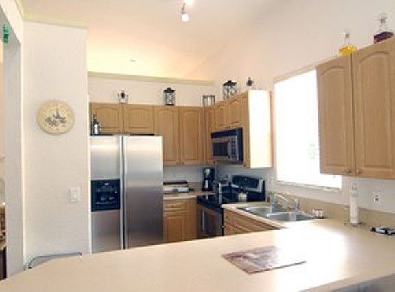 STAINLESS STEEL/WOOD CABINETS