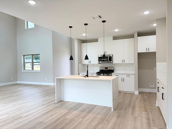 5th image of 2606 Liguria Ln