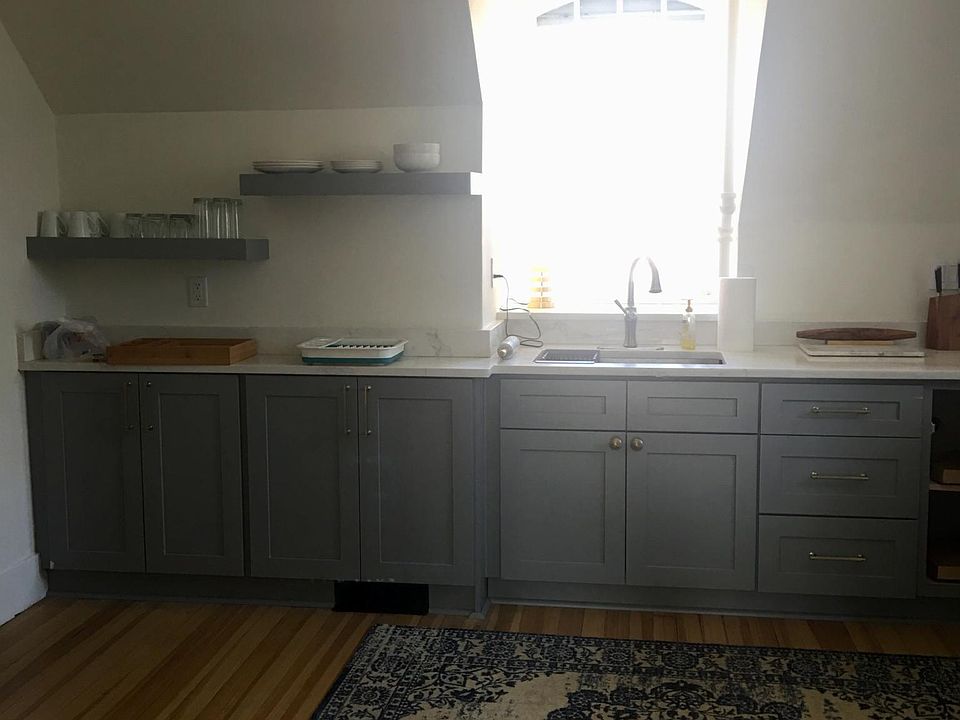 Kitchen - rug included