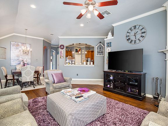 5th image of 213 Park Meadows Dr