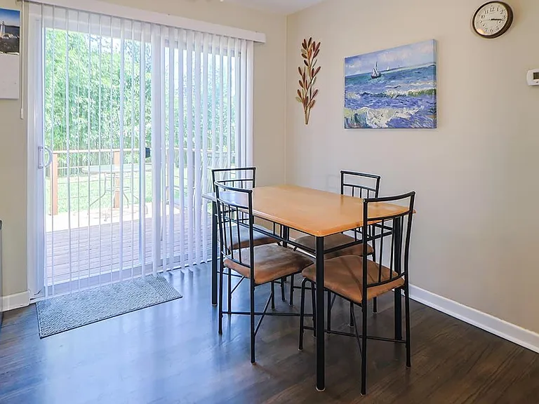 10 Barcelona Ave — Photo 10