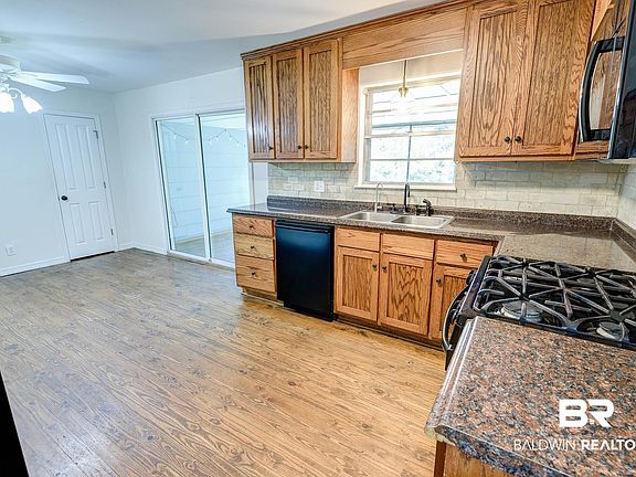 5th image of 651 Morphy Ave