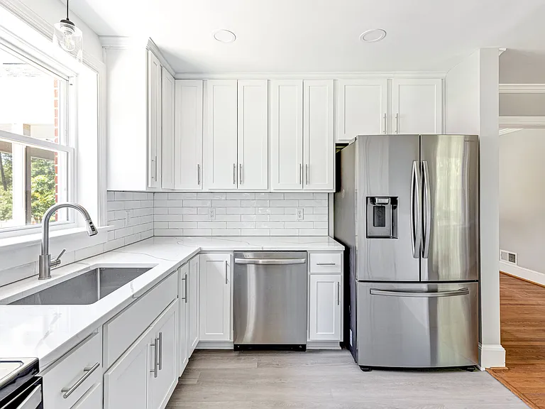 8807 Turnbull Ave — Photo 1