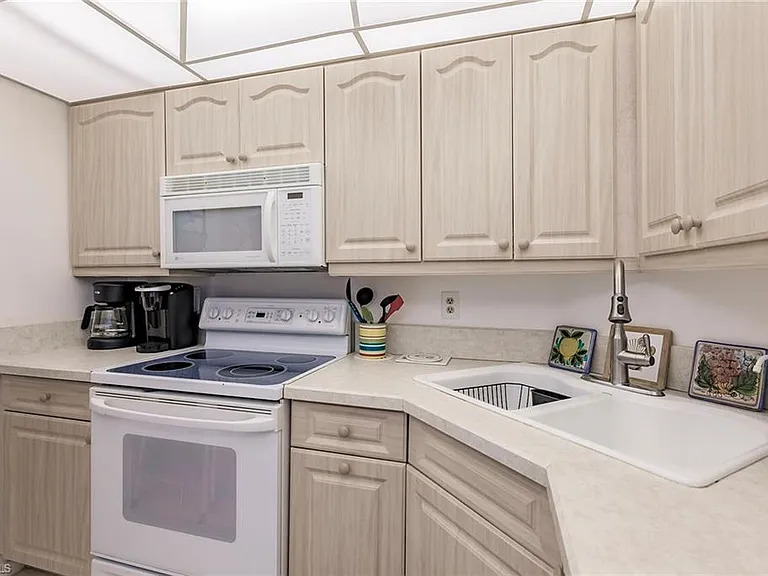 260 Seaview Ct #1609 — Photo 13