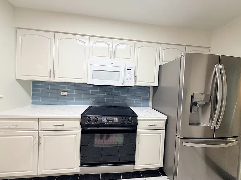 7101 Admiralty Ln — Photo 3