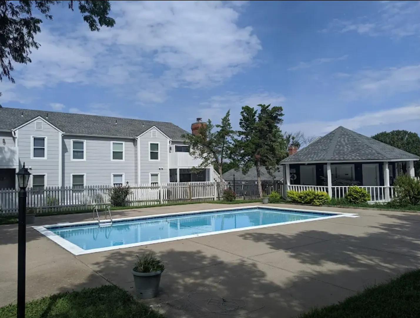 3 bed, 2.5 bath, 1635 sqft, $1,650 — Photo 2