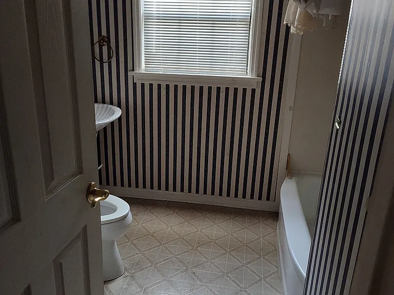104 3rd Ave — Photo 3