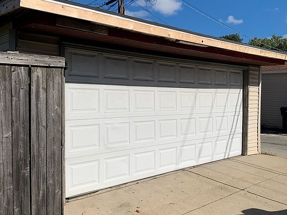 3rd image of 1501 N Leclaire Ave
