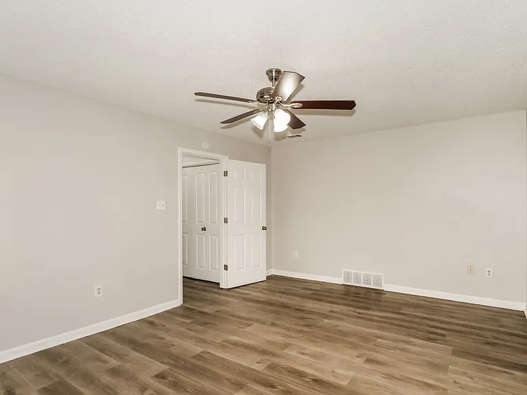7308 Schilling Cv E — Photo 12