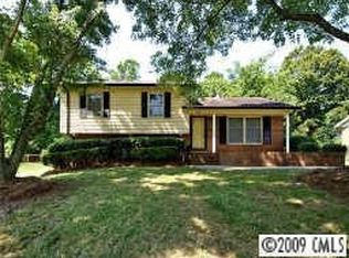7108 Thorncliff Dr, Charlotte, NC 28210