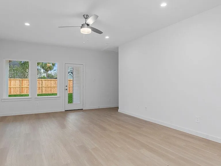 7839 Cavour Dr — Photo 11