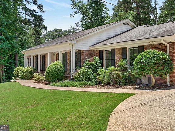 3rd image of 2085 Mount Paran Rd NW