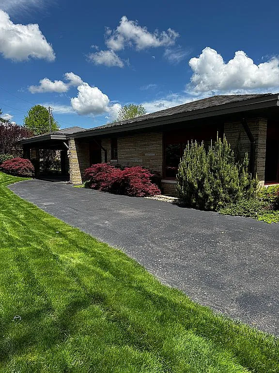 107 Belmont Cir photo 1