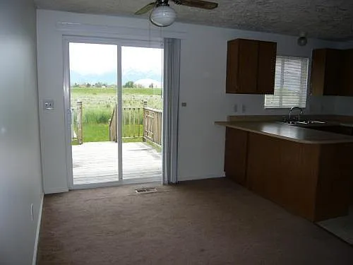 3 bed, 1.5 bath, 1482 sqft, $1,995 — Photo 3