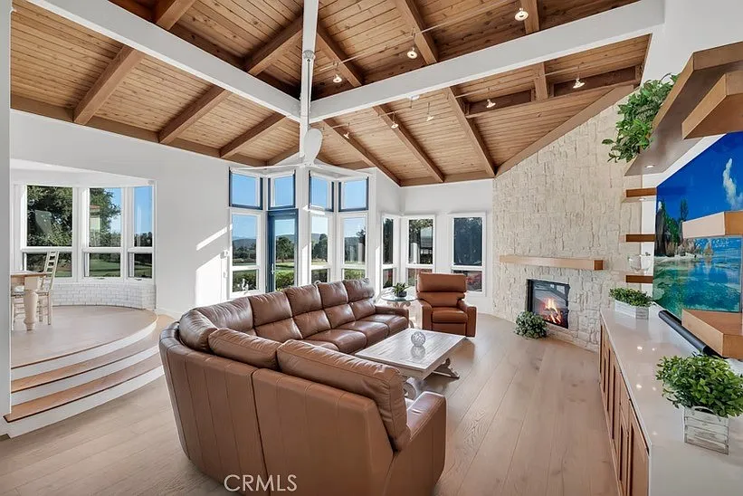 4 bed, 3.5 bath, 4623 sqft, $27,500 — Photo 4