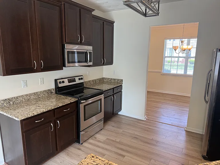 1022 Meadows Reach Cir — Photo 2