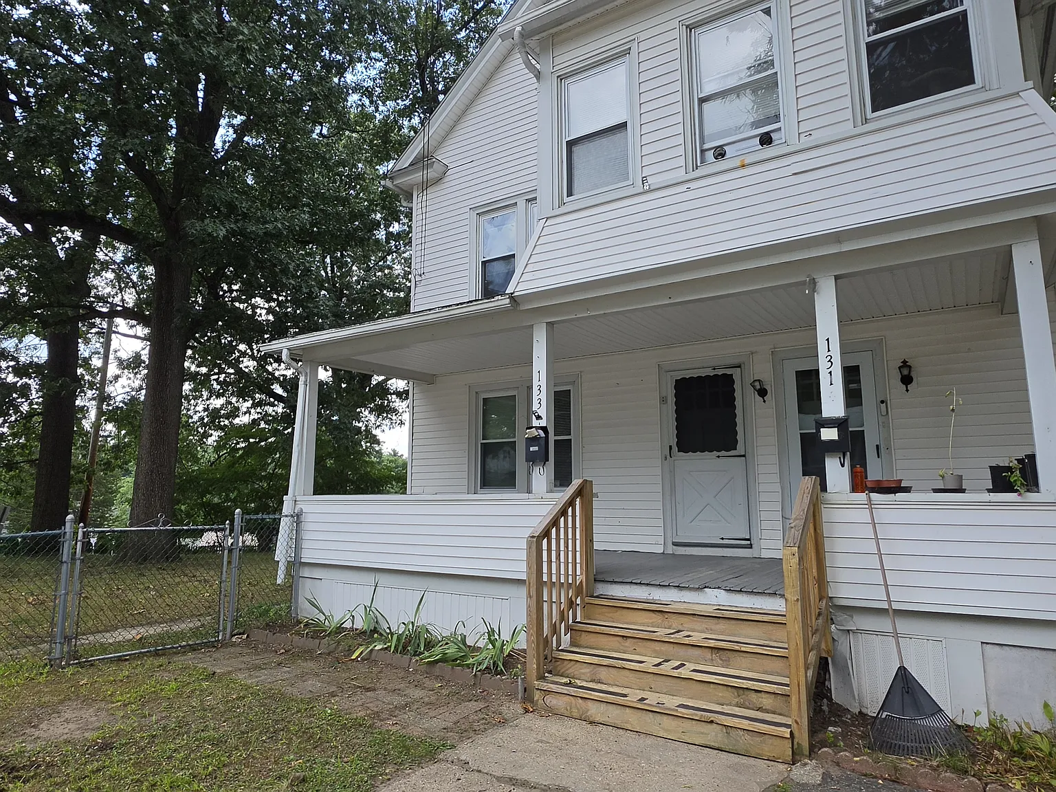 131 College St — Photo 1