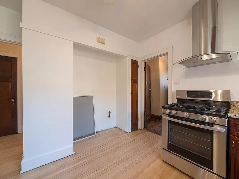 2372 N Bremen St — Photo 2