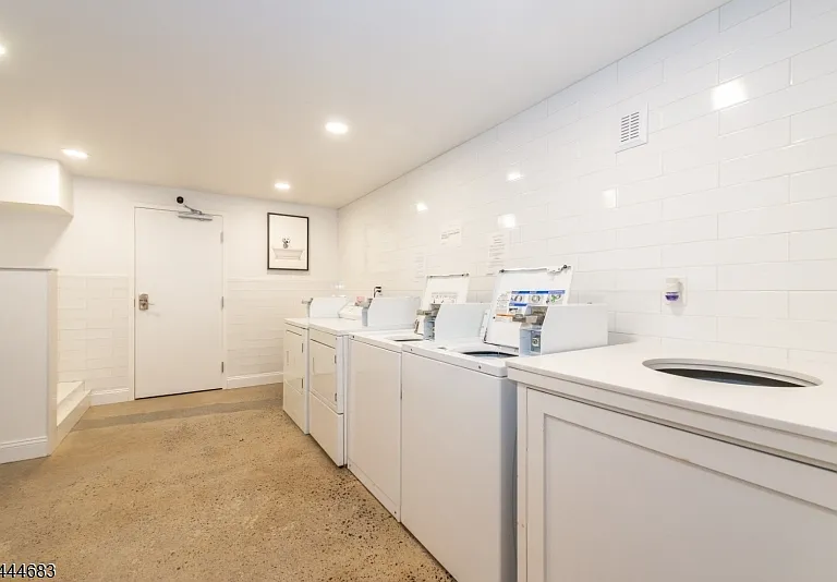 370 Claremont Ave #A-4 — Photo 14