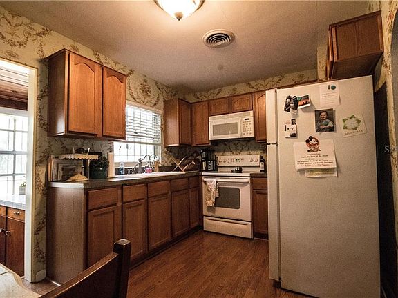 5th image of 2221 E Concord St