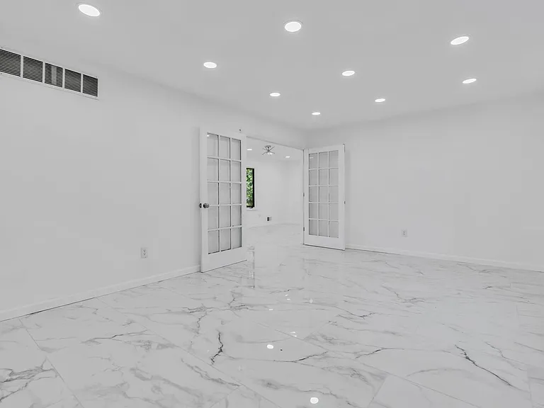 2556 Woodland Rd — Photo 7