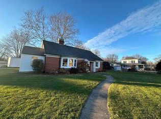 120 S John St, Farmer City, IL 61842