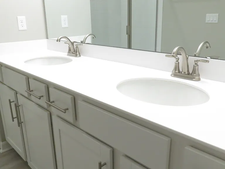 Dual Sinks with quartz counter tops.