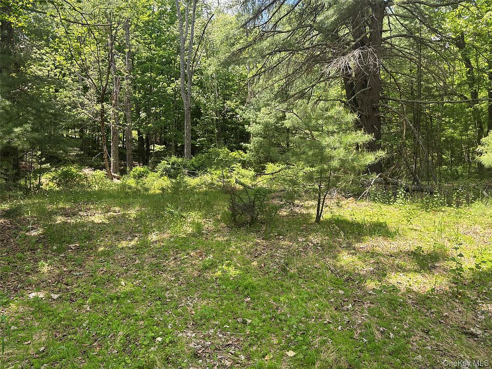 2nd image of 400 Red Hill Road
