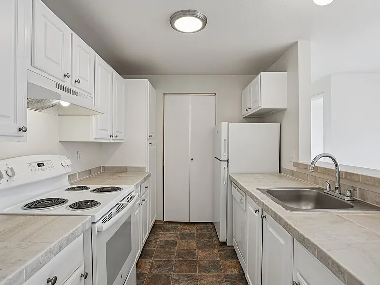 Poplar Lane Apartments — Photo 9