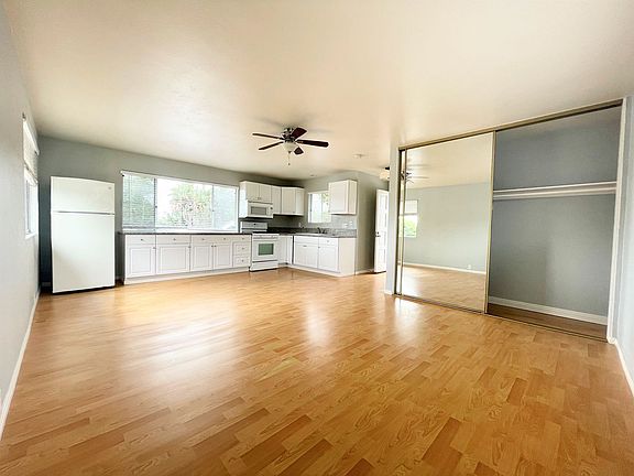 4th image of 2561 Gregory Dr #A