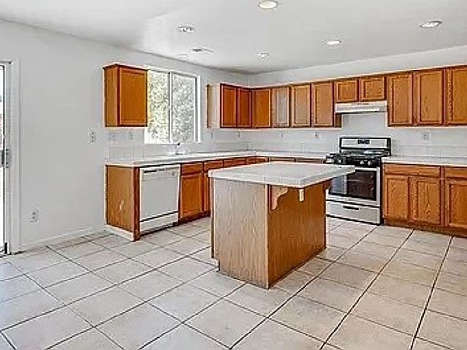 1st image of 3217 Urchin St