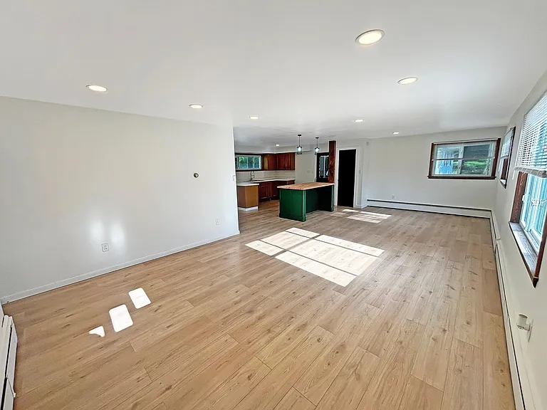 2429 Sarah Dr — Photo 2