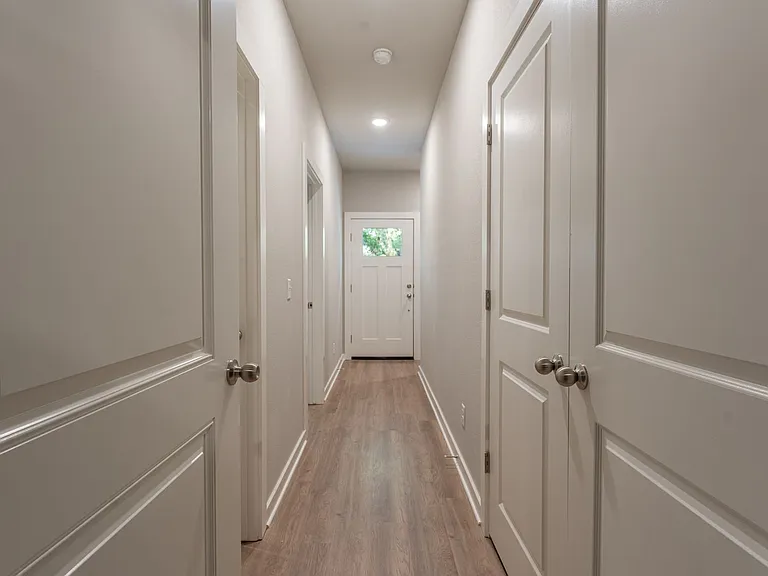 1315 S Van Buren Ave — Photo 4