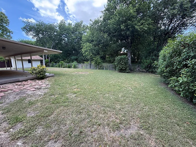 1001 Goode Dr — Photo 25