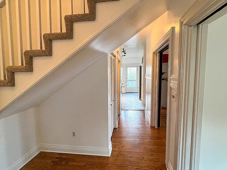 2362 Boyer Ave E — Photo 2
