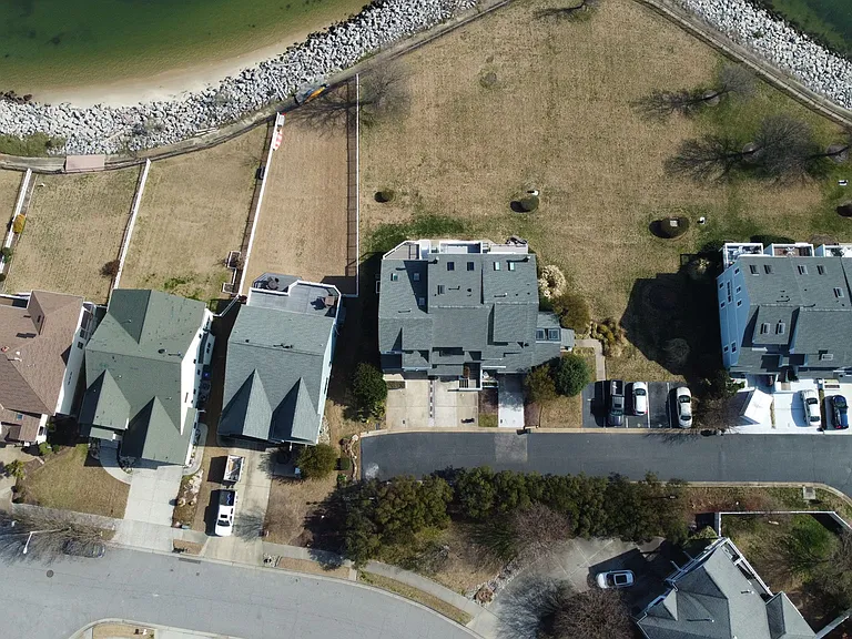 9568 Bay Front Dr — Photo 34