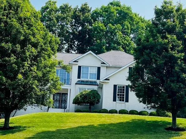 302 Ridgeway Dr, Bridgeport, WV 26330