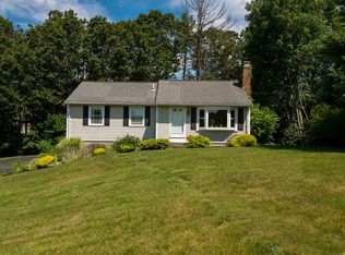 133 Hacketts Pond Dr, Hanover, MA 02339