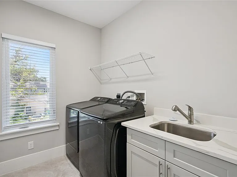 200 E Grant St — Photo 29