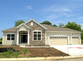 246 Lincolnshire Pl, Wales, WI 53183