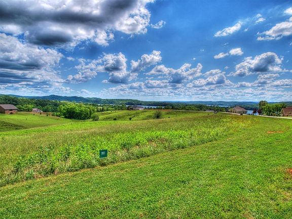 3rd image of 209 Majestic View Dr