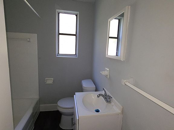 4th image of 640 Detroit St Unit 7