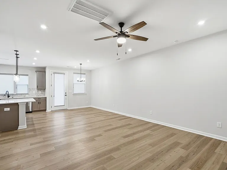 615 Myrick Aly — Photo 13