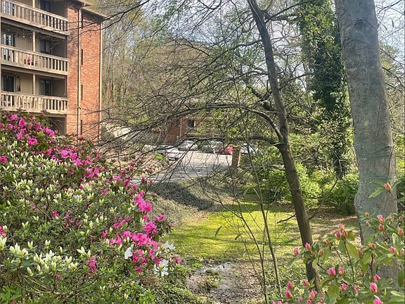 3rd image of 174 Talmadge St APT 4